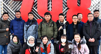 国际化课改援助西藏教师专业培训—教师到798艺术区参观当代艺术展